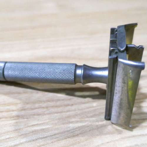 幾拾年前物品清貨~古董手動鬚刨1件