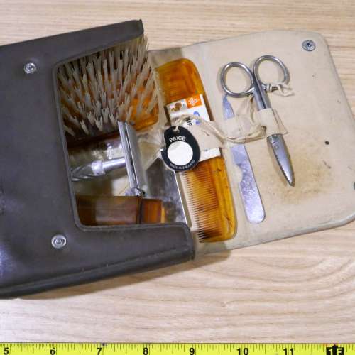 幾拾年前物品清貨~古董旅遊套裝一盒