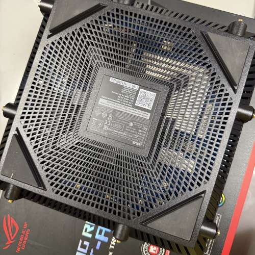 ASUS ROG Rapture GT-AX11000 三頻電競路由器