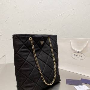 Prada 包包