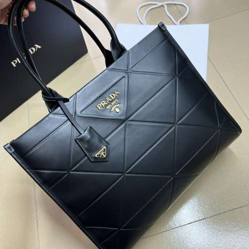 Prada包包