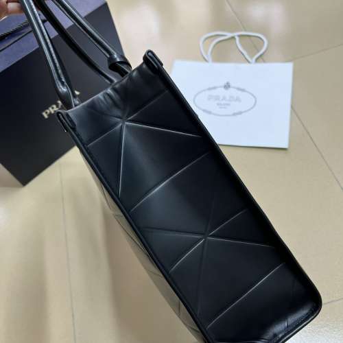 Prada包包