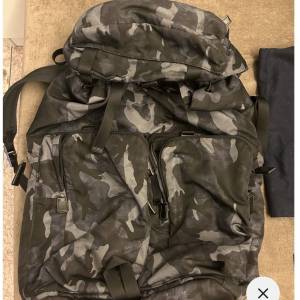 PRADA 2ZV136 迷彩大背囊 大容量
有卡
有塵袋