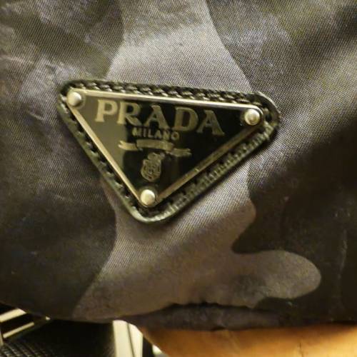 PRADA 2ZV136 迷彩大背囊 大容量
有卡
有塵袋