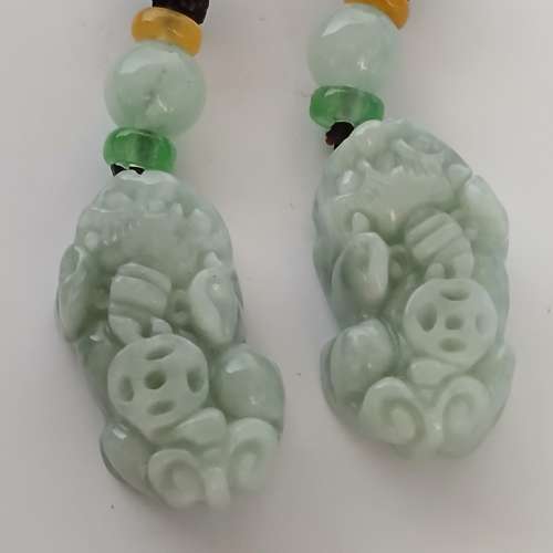 一手4個翡翠A玉约一吋小 貔貅吊咀連28寸繩頸链， 好工 好水頭， 招財保平安 亦可以...