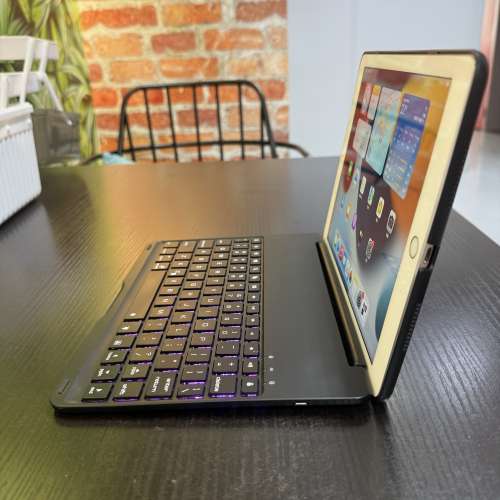 [港行] Apple iPad Air 2 WiFi (64GB) MH182ZP/A 連藍牙鍵盤套