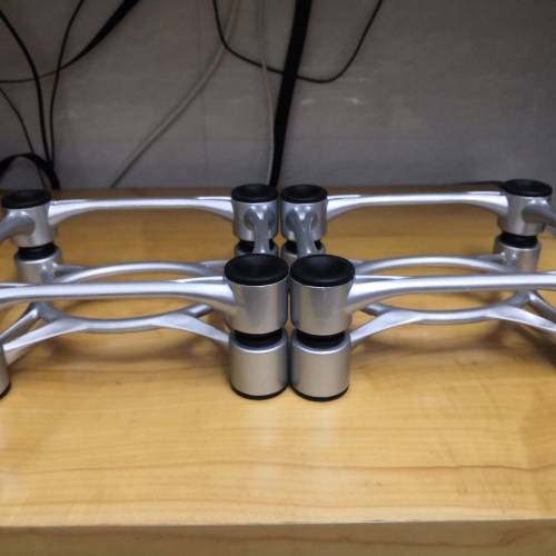 Iso Acoustics Aperta鋁製桌上型喇叭腳架1對(整體靓仔,全套有盒)