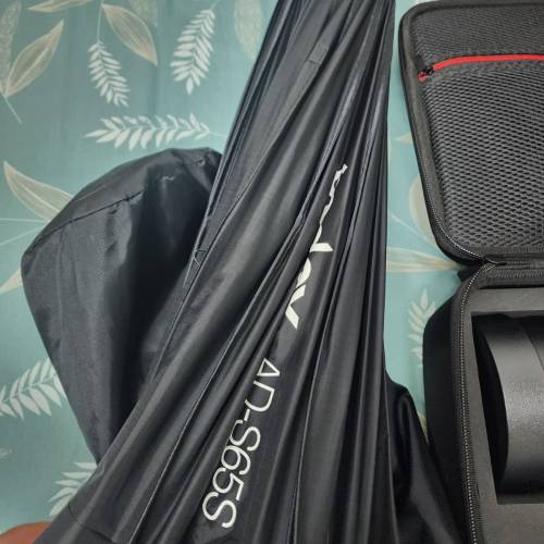 神牛 AD400 Pro 連燈罩燈架。