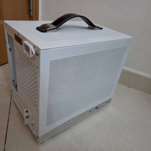 閃鱗G200 ITX 機箱