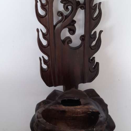 翡翠A玉觀音擺件。7x3.5寸，重640克gram.淺紫色調飄綠，好雕刻工，連精工雕刻古舊木...