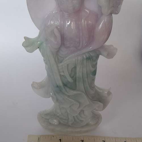 翡翠A玉觀音擺件。7x3.5寸，重640克gram.淺紫色調飄綠，好雕刻工，連精工雕刻古舊木...