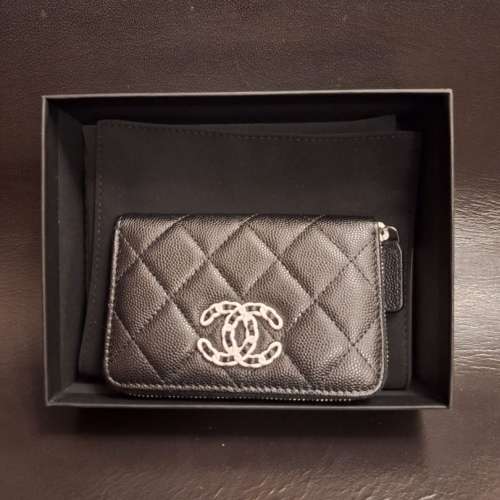 CHANEL 黑拼白扣牛皮拉鍊卡片套