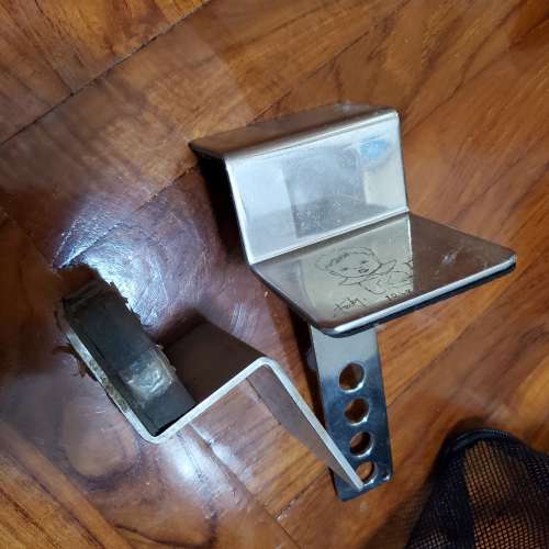 舖頭玻璃門外加鎖具