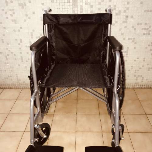全新輪椅