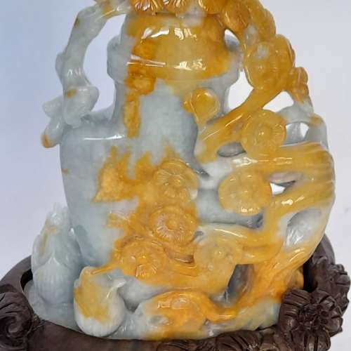 翡翠A玉寶瓶擺件。5x3.5寸，重573克gram.淺紫色調 配雕刻上黃花束，竹筍，寓意平安 ...