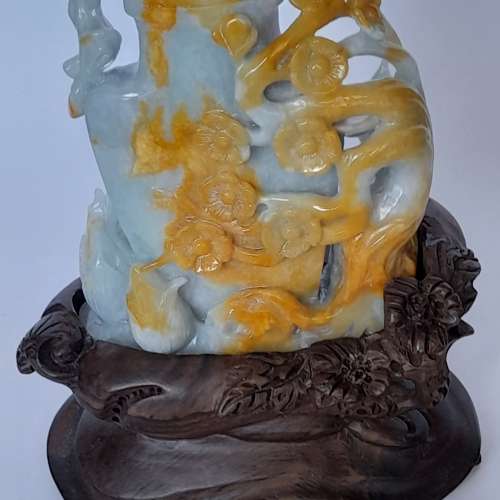 翡翠A玉寶瓶擺件。5x3.5寸，重573克gram.淺紫色調 配雕刻上黃花束，竹筍，寓意平安 ...