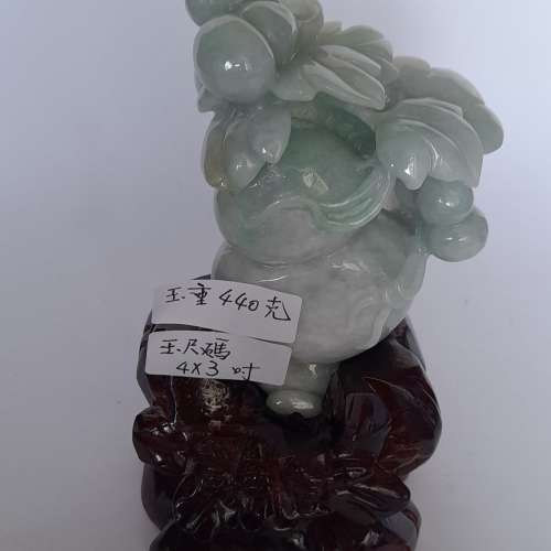 翡翠A玉幸運葫蘆雕刻上一大三小葫蘆擺件。玉尺碼4x3寸，重440克gram，有色飄綠，圓...