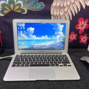 Apple MacBook Air 13寸 筆記型電腦，256G 固態硬盤，輕巧薄身！