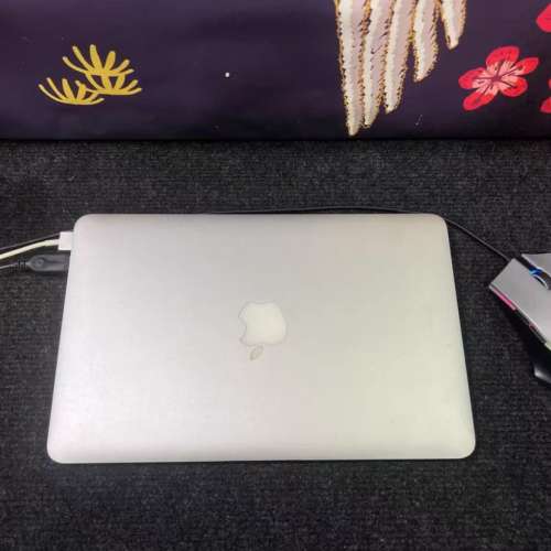 Apple MacBook Air 13寸 筆記型電腦，256G 固態硬盤，輕巧薄身！