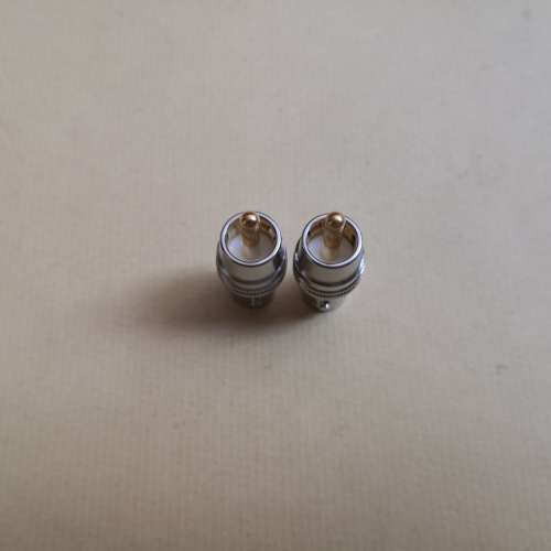 日本Canare RCA-BNC 鍍金轉換插頭一對