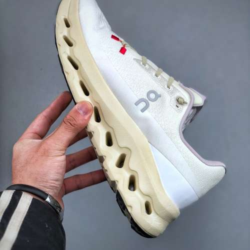 ON Cloudtilt 輕量透氣運動休閒跑鞋 size：36-46