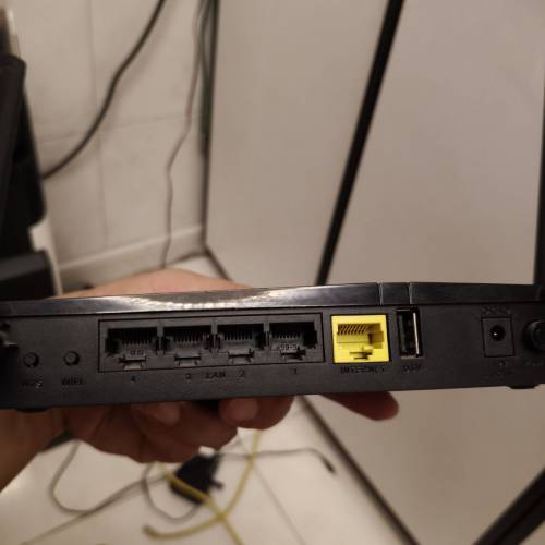 D-Link DIR-825 型號為 DIR-825