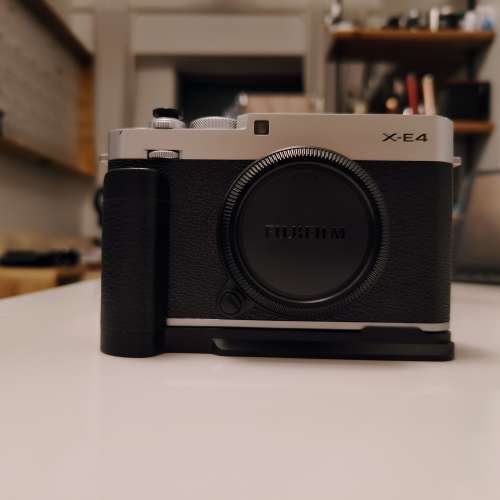 Fujifilm X-E4 Silver +Grip + Leather case