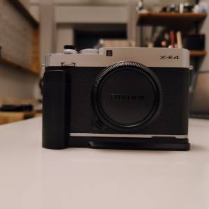 Fujifilm X-E4 Silver +Grip + Leather case