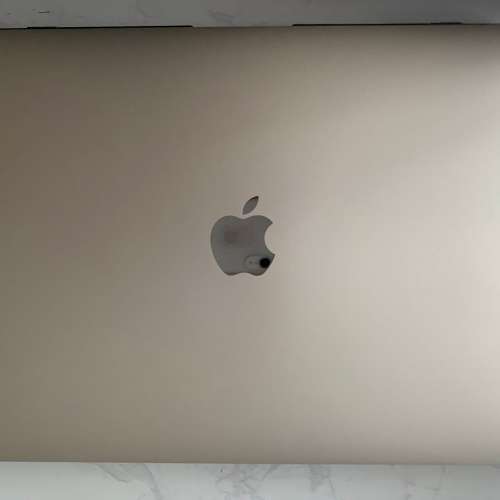 Apple MacBook Pro 2019 13" inch i5 8gb with Touch Bar