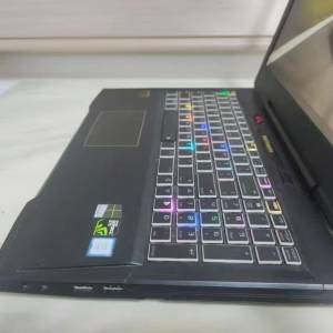 i7處理器 16G 記憶體➕2TB SSD固態硬， 4g獨顯 80多萬魯大師 功能硬件完好 多彩鍵盤...