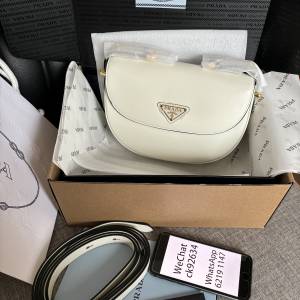 Prada 肩背包
