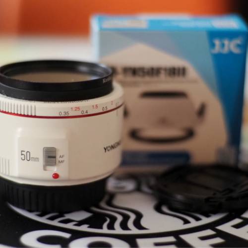 九成新永諾白色50mm F1.8 EF mount 鏡頭