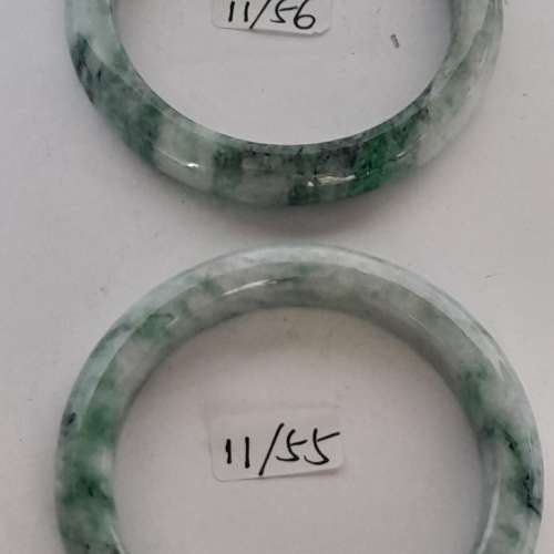 翡翠A玉花青手鈪，尺碼11/55mm  內徑 ,11/56   飄綠，圓滑好水頭.單一隻680元兩隻10...