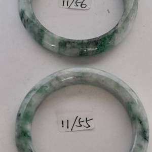 翡翠A玉花青手鈪，尺碼11/55mm  內徑 ,11/56   飄綠，圓滑好水頭.單一隻680元兩隻10...