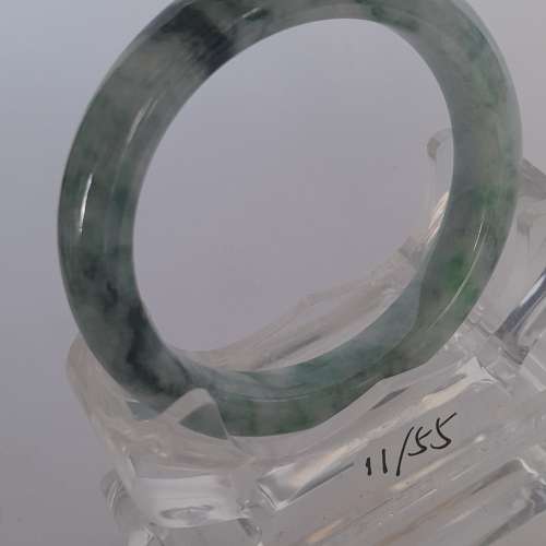 翡翠A玉花青手鈪，尺碼11/55mm  內徑 ,11/56   飄綠，圓滑好水頭.單一隻680元兩隻10...