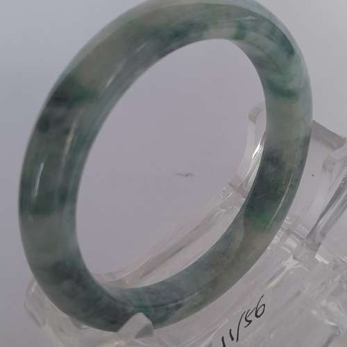 翡翠A玉花青手鈪，尺碼11/55mm  內徑 ,11/56   飄綠，圓滑好水頭.單一隻680元兩隻10...