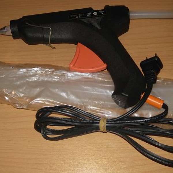熱溶膠槍連3條半熱溶膠條 臺灣制造 GLUE GUN GG-5 40W MADE IN TAIWAN