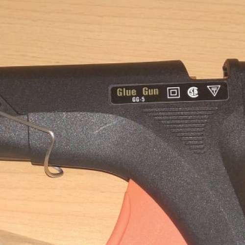 熱溶膠槍連3條半熱溶膠條 臺灣制造 GLUE GUN GG-5 40W MADE IN TAIWAN