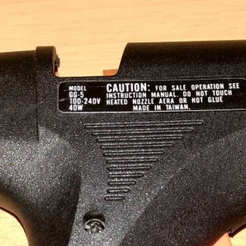 熱溶膠槍連3條半熱溶膠條 臺灣制造 GLUE GUN GG-5 40W MADE IN TAIWAN