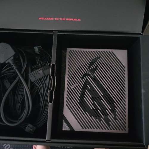 Asus 華碩 ROG Thor 1600W Titanium III 80Plus Titanium 鈦金牌 全模組 火牛