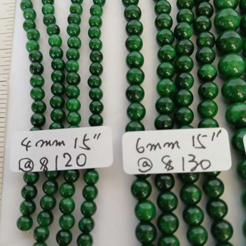 一手8條緬甸乾青珠串，全部15吋，包括4/6/ 8/10mm各兩條，滿綠色珠圓玉滑，8條清貨...