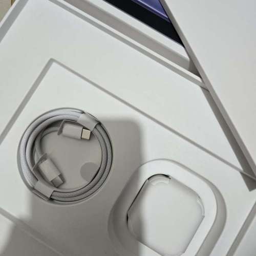 全新iPad air7 原厰跟機快速充電器一套,亦適合IPhone 15.IPHONE 16全系列