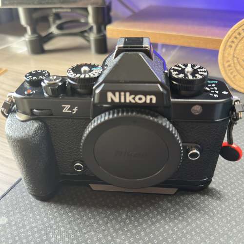 出售9成新Nikon Zf Body(可小議)