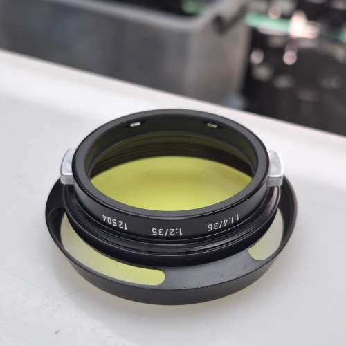 LEICA 12504 METAL HOOD + YELLOW FILTER FOR 35 1.4 35 F2