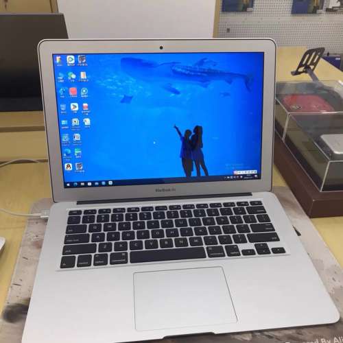 Apple MacBook Air 13寸 筆記型電腦，256G 固態硬盤，輕巧薄身！
