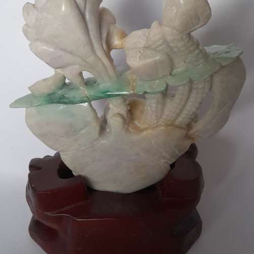 清理存貨平售。翡翠A玉擺件，7.5x6寸，連木座尺碼10x6吋，玉重1157 克 gram ，連木...