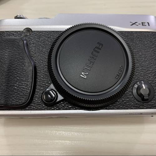 Fujifilm XE1銀機連原廠皮套