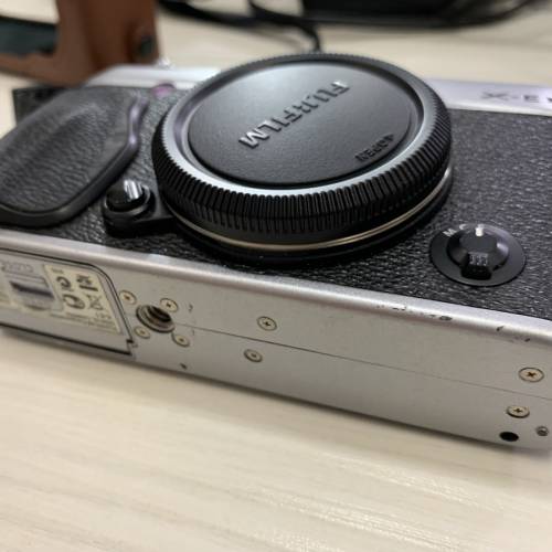 Fujifilm XE1銀機連原廠皮套