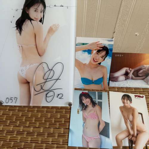 志田音音 簽名立牌 + 名信片
