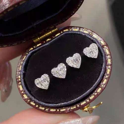 18k白金拼真鑽石愛心耳環一對